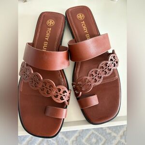 EXCELLENT CONDITION TORY BURCH SANDALS - SIZE 8 GREAT FALL COLOR